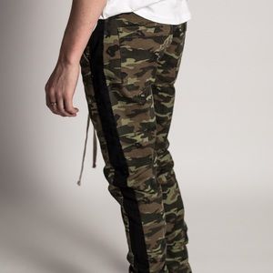 Ankle zip Camo green pants skinny fit